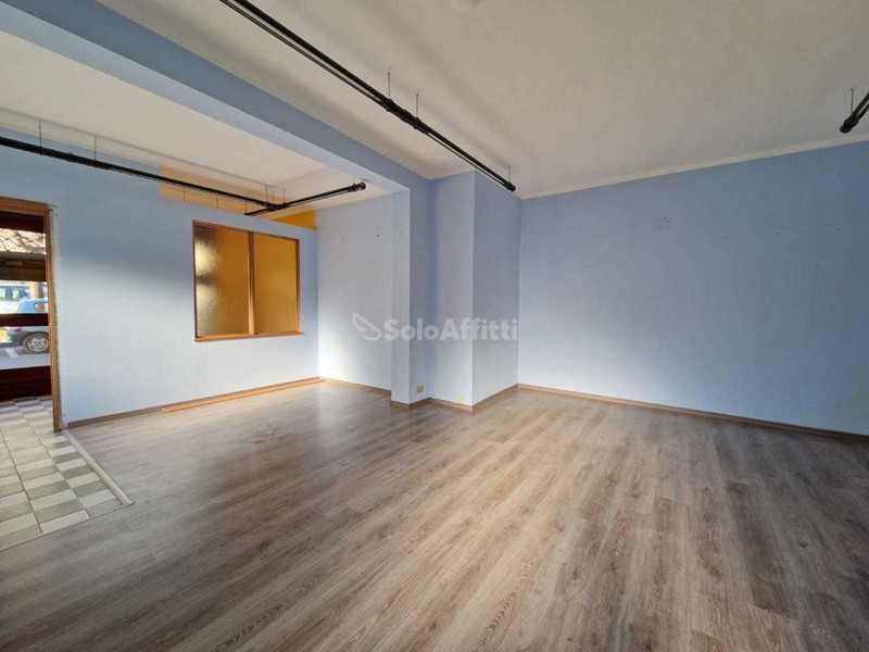 Capannone in Affitto a Mathi, 600€, 60 m²