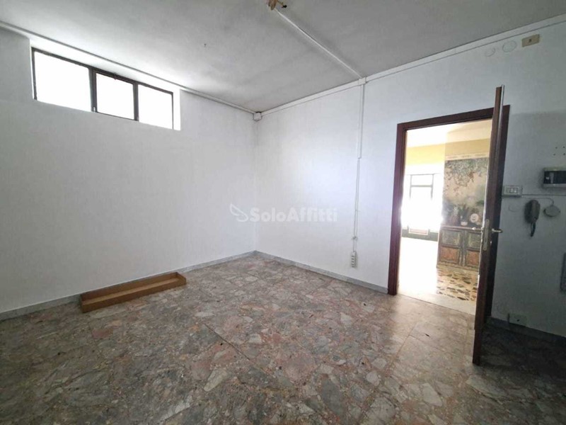 Capannone in Affitto a Borgaro Torinese, 700€, 80 m²