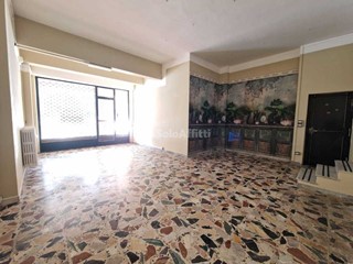 Capannone in Affitto a Borgaro Torinese, 700€, 80 m²