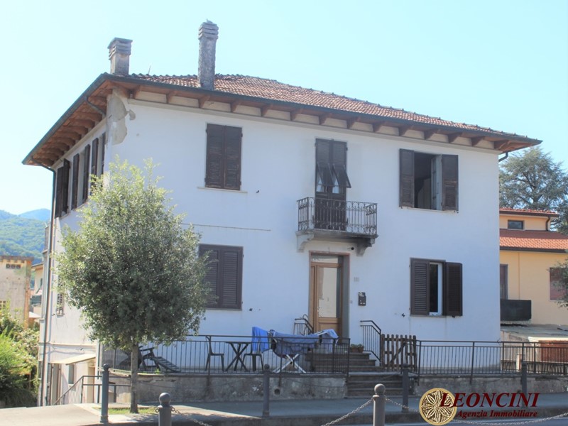 Appartamento in Vendita a Villafranca in Lunigiana, 70'000€, 90 m²