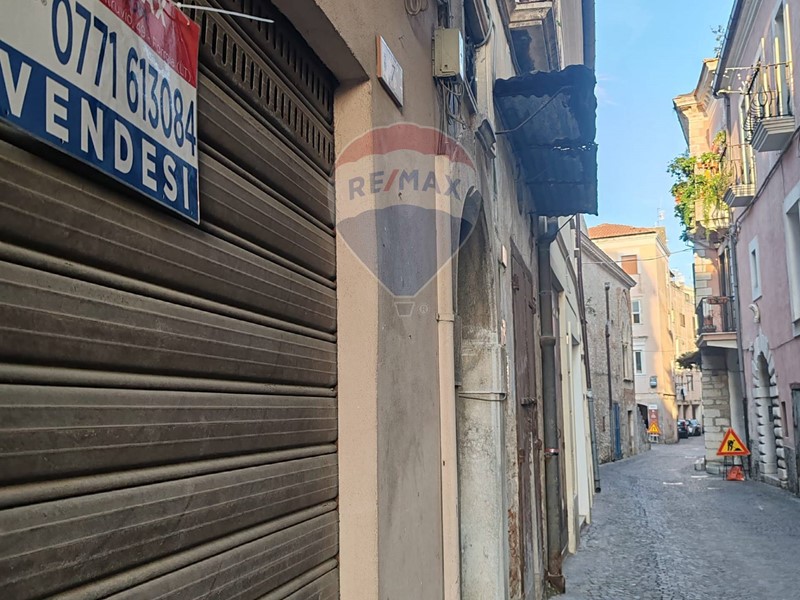 Immobile commerciale in Vendita a Minturno, 33'000€, 18 m²
