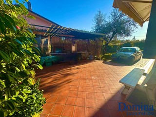 Villa bifamiliare in Vendita a Massa, zona Romagnano, 350'000&euro;, 126 m²