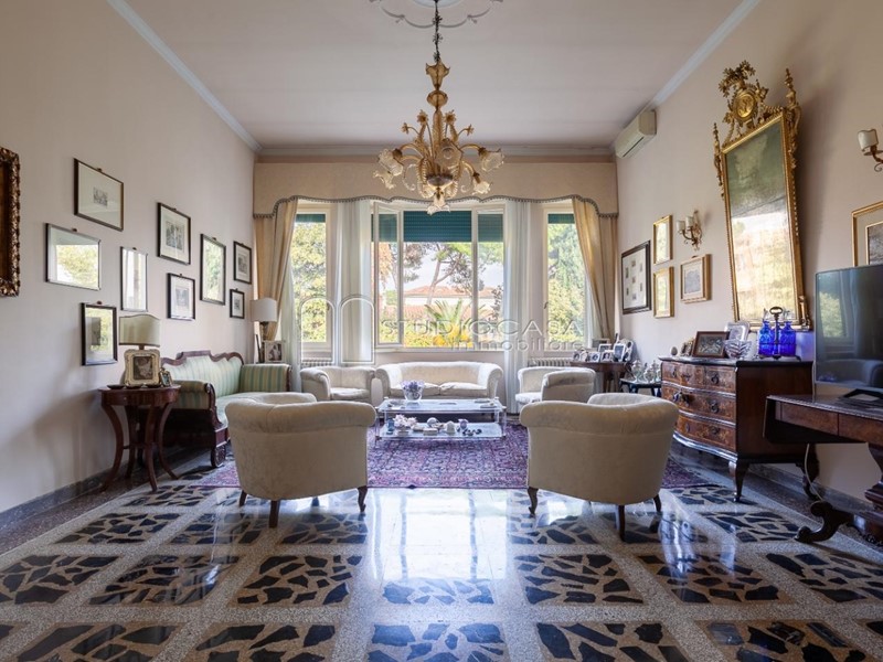 Appartamento in Vendita a Pisa, 590'000€, 250 m², con Box