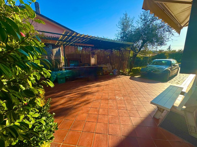 Villa bifamiliare in Vendita a Massa, zona Romagnano, 350'000&euro;, 126 m²