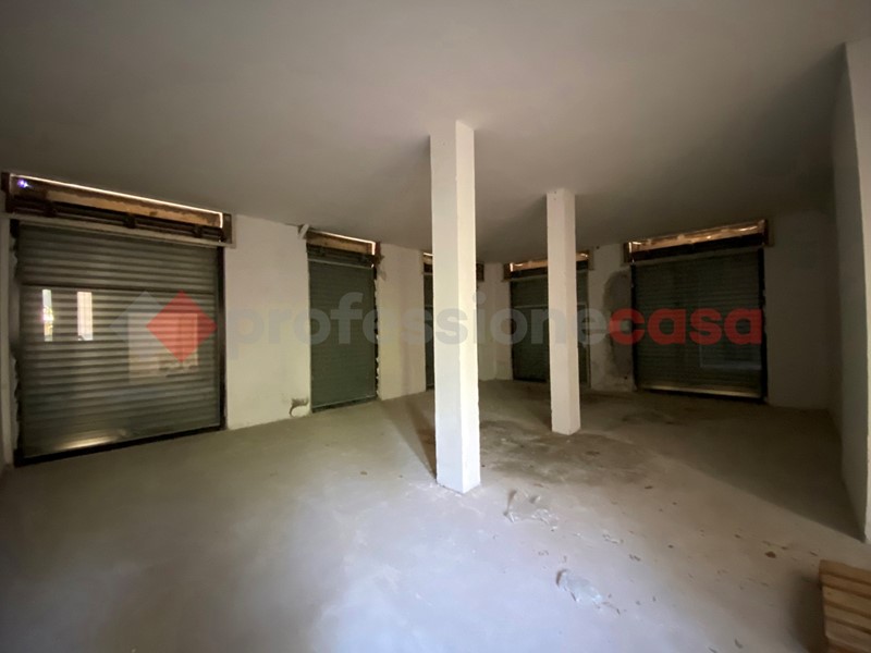 Negozio in Affitto a Livorno, 900€, 110 m²