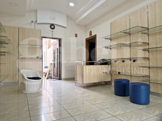Negozio in Affitto a Sant'Antonio Abate, 1'100€, 178 m²