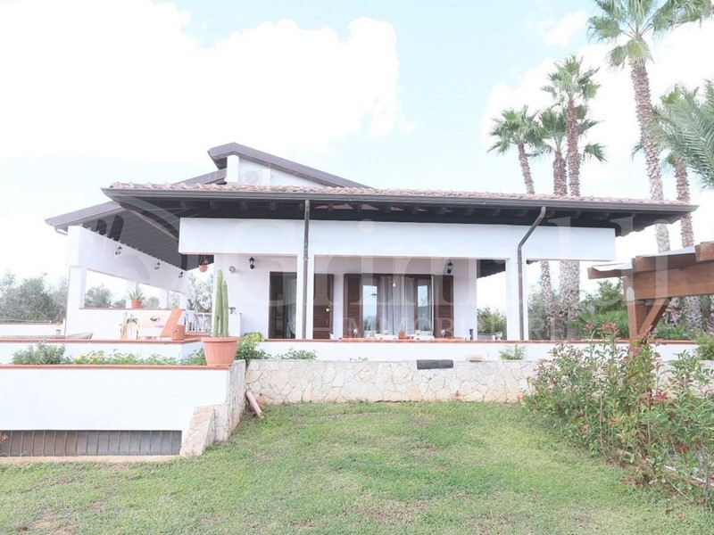 Villa in Vendita a Tuglie, 495'000€, 200 m²
