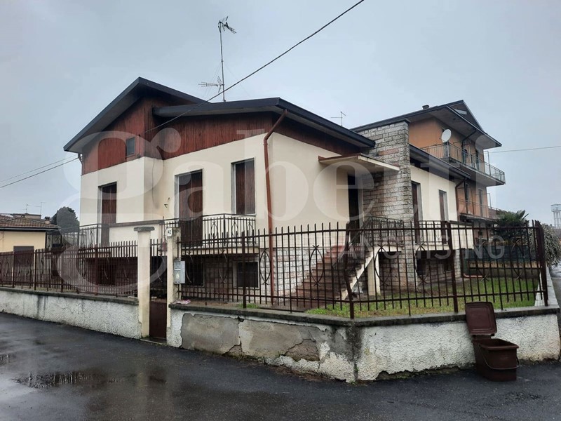 Villa in Vendita a Senna Lodigiana, 135'000€, 160 m²