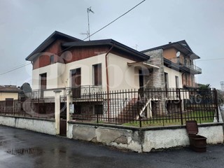 Villa in Vendita a Senna Lodigiana, 135'000€, 160 m²