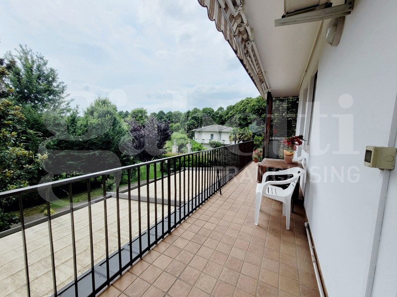 Villa bifamiliare in Vendita a Padova, 460'000€, 295 m²
