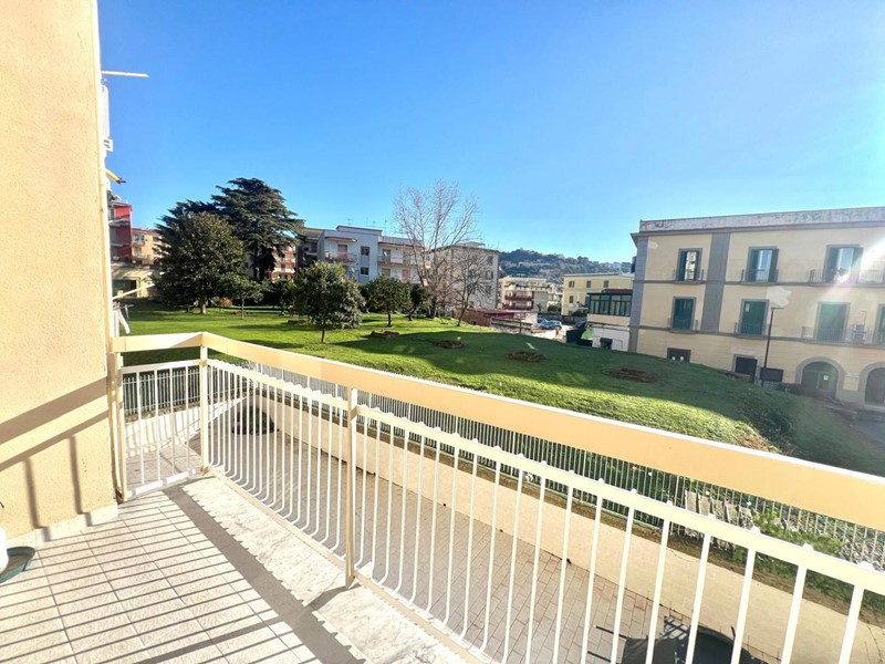 Appartamento in Vendita a Pozzuoli, 270'000€, 156 m²