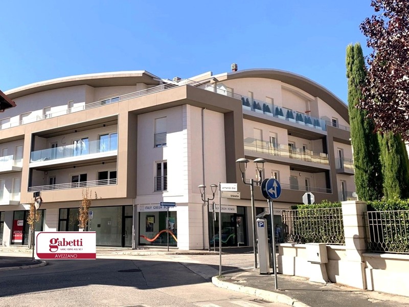 Negozio in Affitto a Avezzano, 30 m²