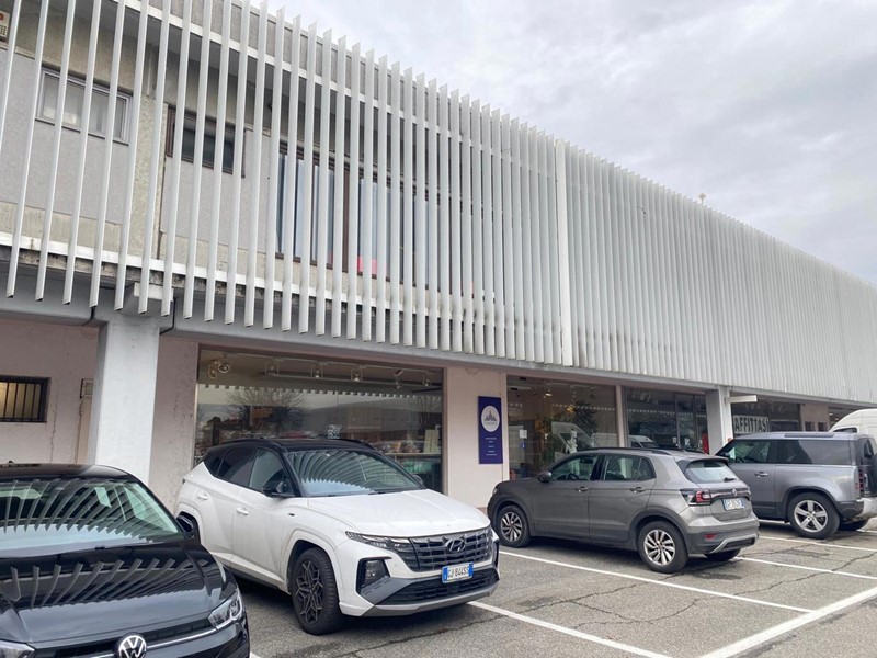 Capannone in Vendita a Cernusco sul Naviglio, 1250 m²