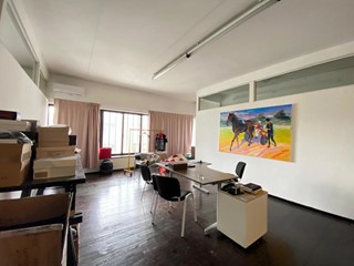 Capannone in Vendita a Cernusco sul Naviglio, 1250 m²