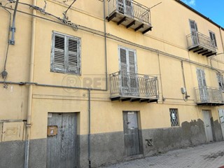 Casa Indipendente in Vendita a Caltanissetta, 150'000€, 500 m²