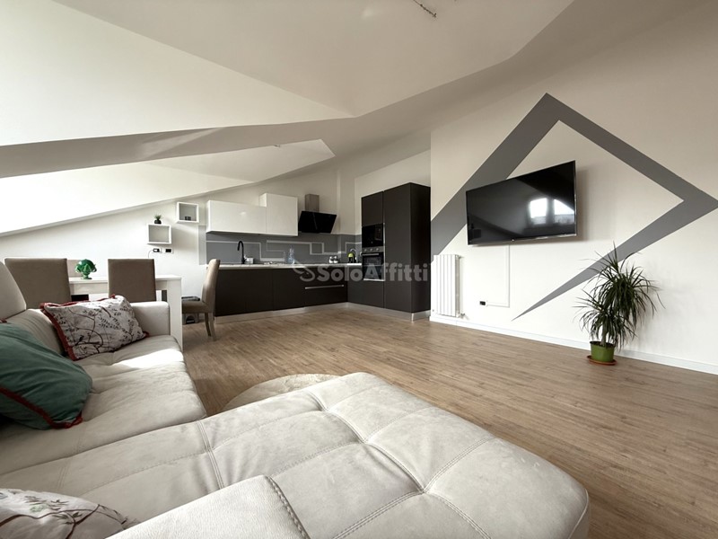 Quadrilocale in Affitto a Catanzaro, zona Lido Giovino, 900&euro;, 100 m², arredato