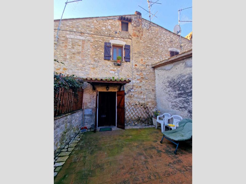 Casa Semi Indipendente in Vendita a Alviano, 45'000€, 90 m², arredato