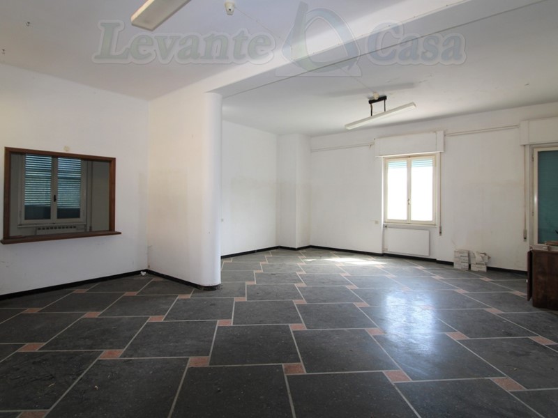 Immobile commerciale in Vendita a Uscio, zona Uscio, 68'000€, 86 m²