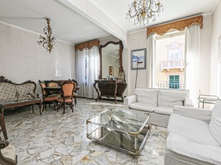 Appartamento in Vendita a Genova, zona Nervi, 520'000€, 152 m²