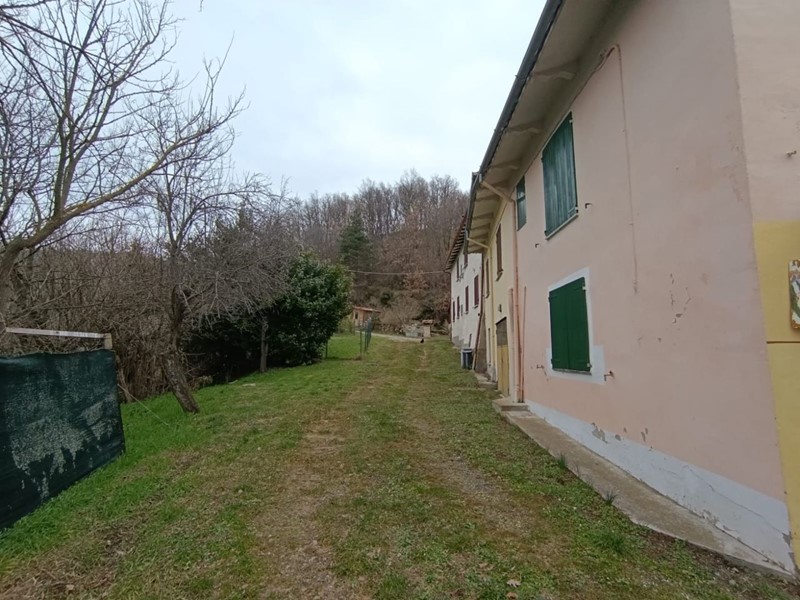Casa Semi Indipendente in Vendita a Varano de' Melegari, 23'000&euro;, 