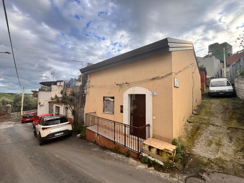 Casa Indipendente in Vendita a Motta Sant'Anastasia, zona Centro, 39'000€, 60 m²