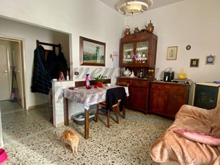 Trilocale in Vendita a Cecina, zona palazzi, 150'000€, 75 m², con Box
