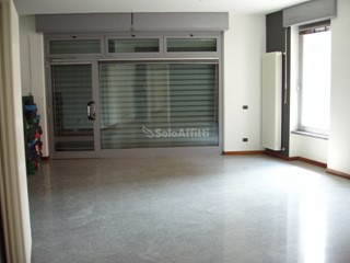 Capannone in Affitto a Cesano Maderno, 1'750€, 150 m²