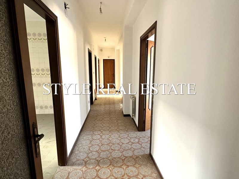 Appartamento in Vendita a Siracusa, zona TERACATI, 170'000&euro;, 141 m²