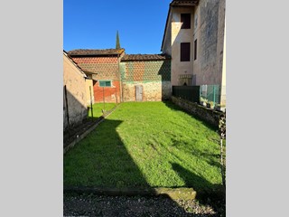 Casale in Vendita a Capannori, zona Lammari, 80'000€, 130 m², con Box