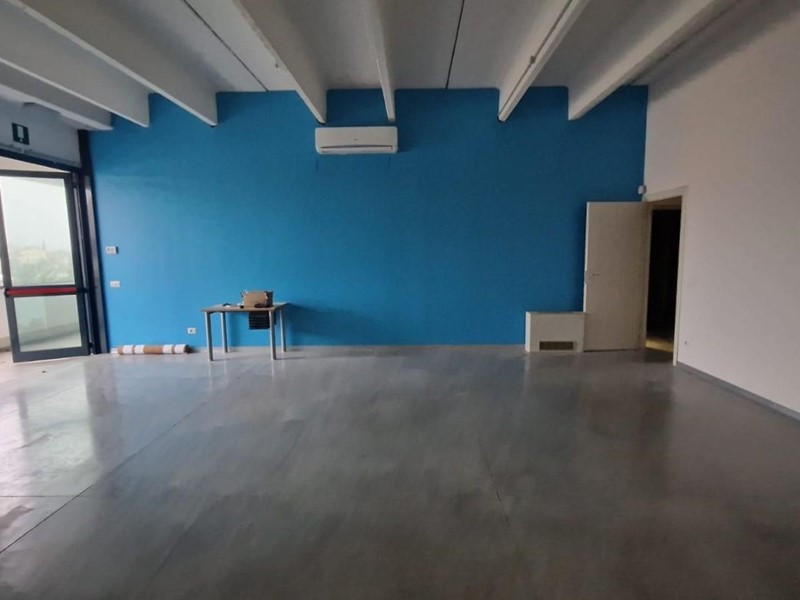 Capannone in Vendita a Scandicci, 155'000€, 122 m²