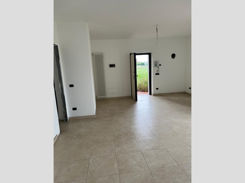 Villa bifamiliare in Vendita a Carrara, zona Avenza, 350'000€, 110 m²