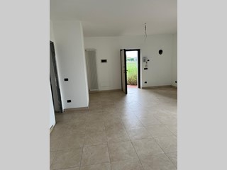 Villa bifamiliare in Vendita a Carrara, zona Avenza, 350'000€, 110 m²