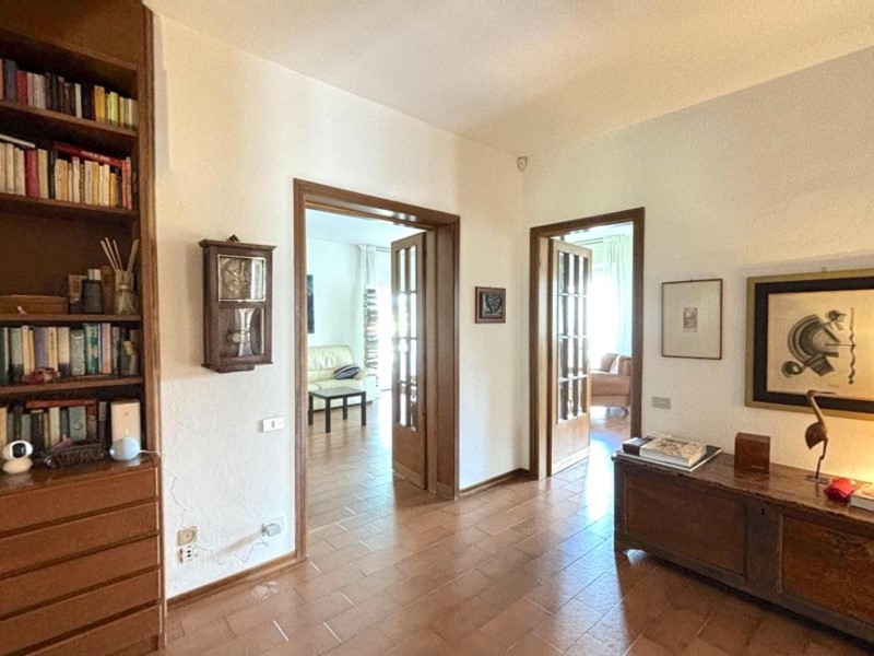Villa in Vendita a Pisa, 820'000€, 340 m², con Box