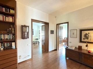 Villa in Vendita a Pisa, 820'000€, 340 m², con Box