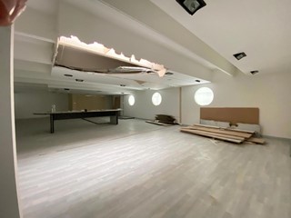 Magazzino in Vendita a Cernusco sul Naviglio, 250'000€, 420 m²