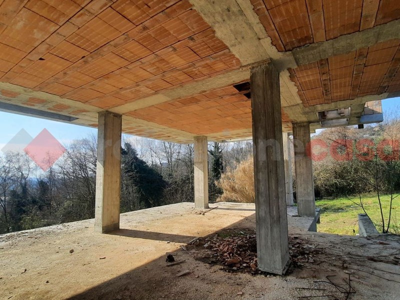 Villa in Vendita a Frosinone, 215'000€, 200 m²