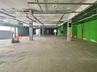 Negozio in Affitto a Livorno, 5'800€, 1000 m²