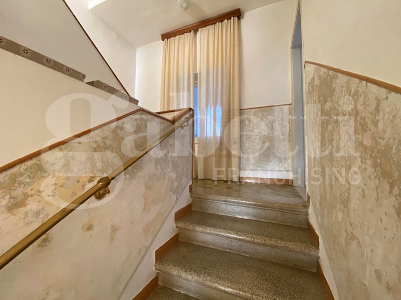 Casa Indipendente in Vendita a Assisi, 315'000€, 330 m²