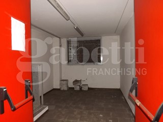 Negozio in Vendita a Bologna, 200'000€, 210 m²