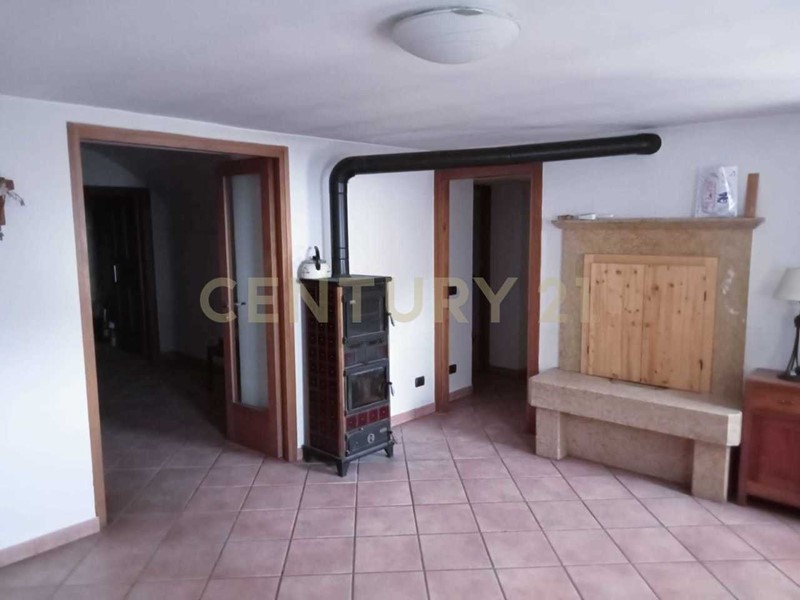 Casa Semi Indipendente in Vendita a Sant'Anna d'Alfaedo, 115'000€, 340 m², con Box