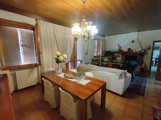 Casa Indipendente in Vendita a Montescudo Monte Colombo, 138'000€, 279 m²