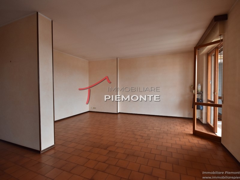 Quadrilocale in Vendita a Novara, zona San Paolo, 276'000€, 185 m²