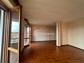 Quadrilocale in Vendita a Novara, zona San Paolo, 276'000€, 185 m²