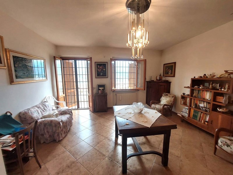 Appartamento in Vendita a Vaiano, 195'000€, 150 m², con Box