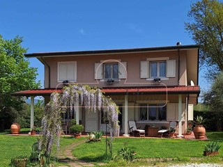 Casa Indipendente in Vendita a Viareggio, 450'000€, 120 m²