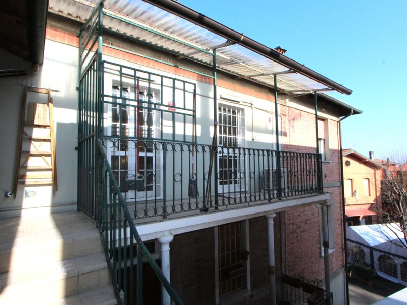 Appartamento in Vendita a Valsamoggia, zona Bazzano, 148'000€, 105 m², con Box