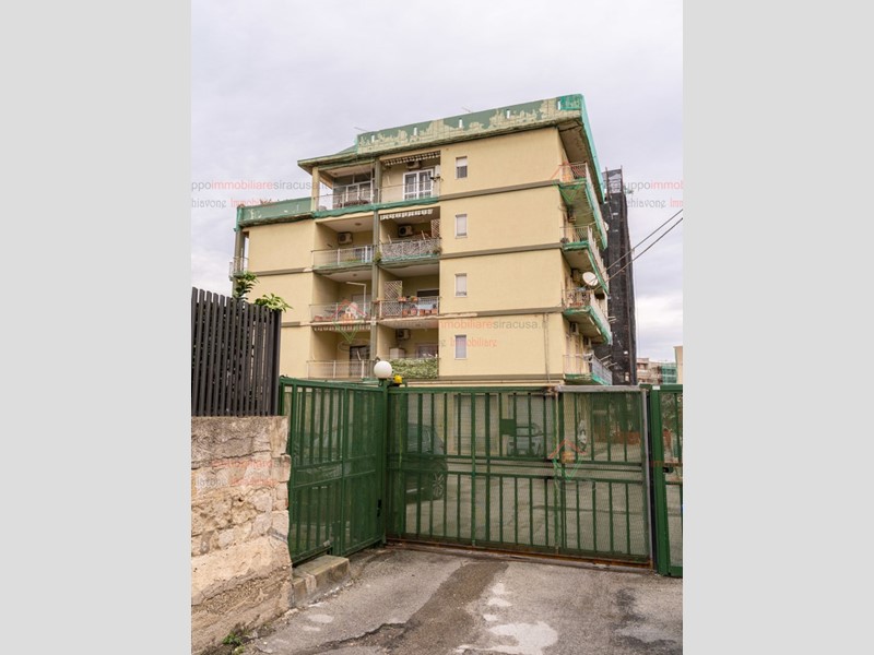 Quadrilocale in Vendita a Siracusa, zona Tisia Tica Zecchino, 105'000&euro;, 133 m²