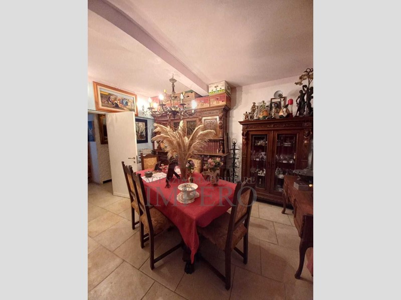 Appartamento in Vendita a Ventimiglia, zona Centro Storico, 150'000€, 150 m²