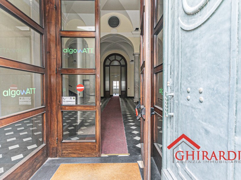 Immobile commerciale in Affitto a Genova, zona Sampierdarena, 10'000€, 2468 m²