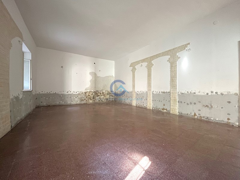 Immobile commerciale in Vendita a Catanzaro, zona Centro storico, 295'000&euro;, 250 m²